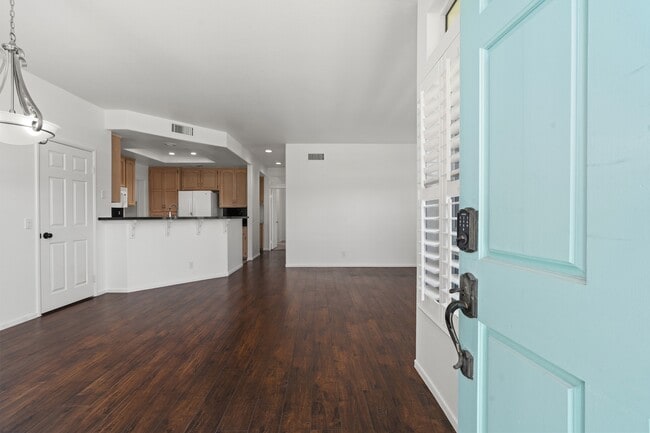 Building Photo - 12650 Springbrook Dr