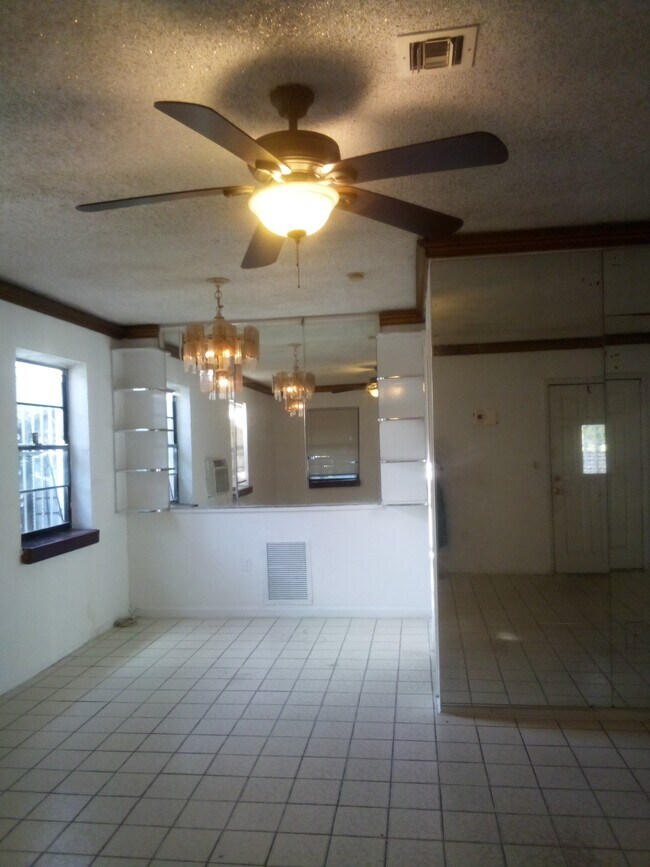 Living/Dining Room - 925 NW 130th St