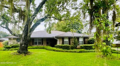 Building Photo - 1800 Castille Dr