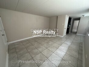 Building Photo - 9630 Ivanhoe Ave