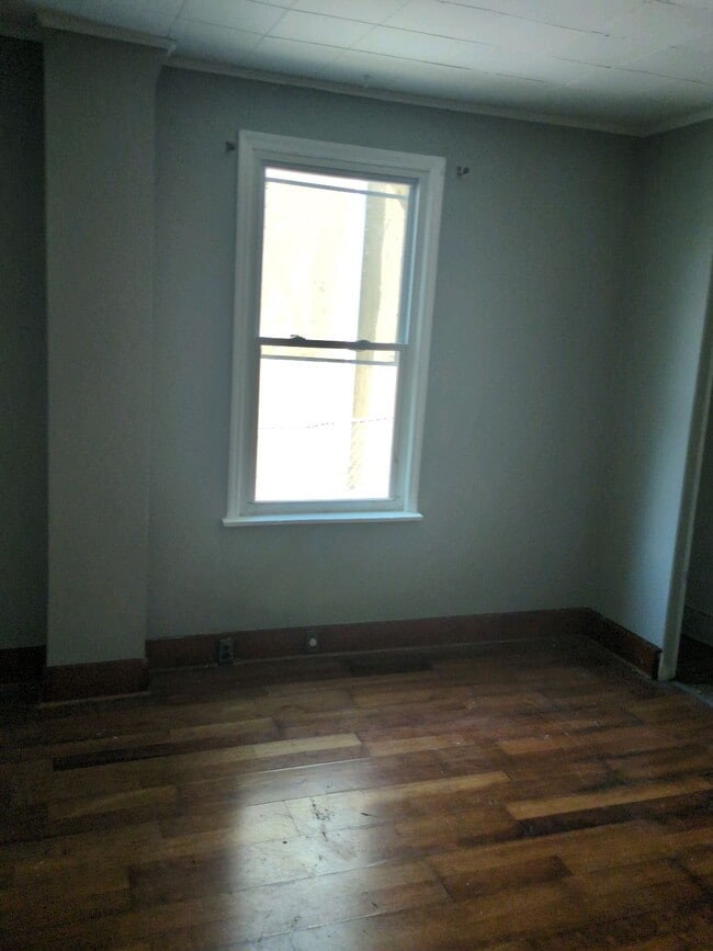 Building Photo - 623 S Connell St