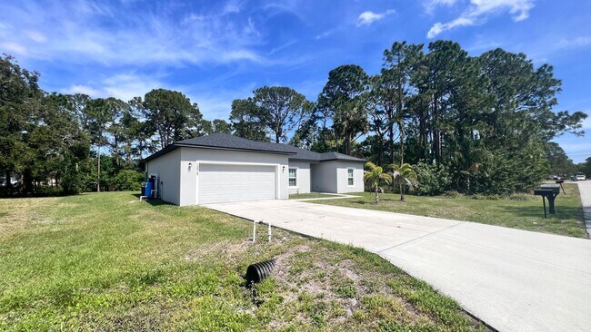 Foto del edificio - Beautiful 3 Bedroom, 2 Bathroom Home in Pa...