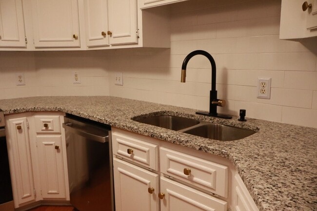 Foto del edificio - 3706 Trace Dr