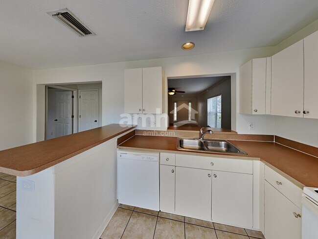 Building Photo - 9643 Patrician Dr