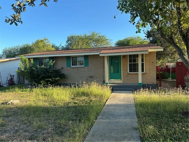 Building Photo - 1026 Northcliff Dr