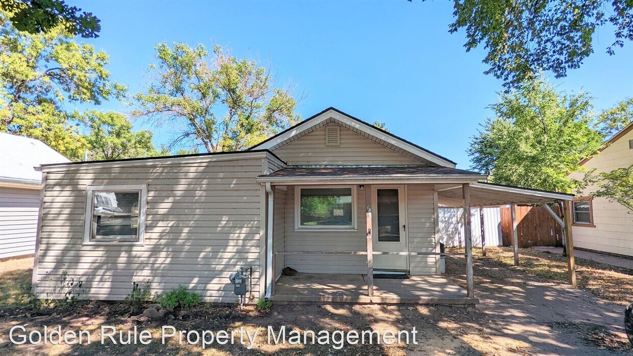 2 br, 1 bath House 330 S Howard St House Rental in Hutchinson, KS