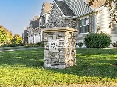 Building Photo - Beautiful Townhome in a Great Neighborhood