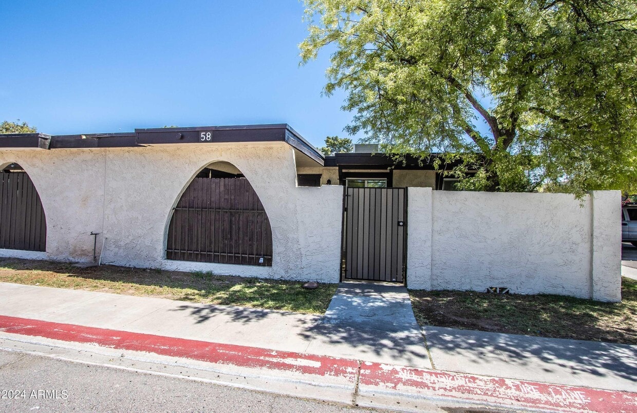 Foto principal - 720 S Dobson Rd