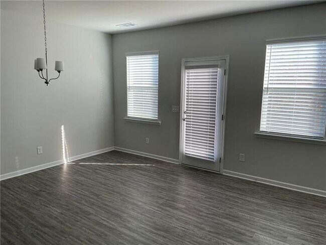 Foto del edificio - 92 Shelter Ln E