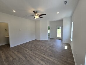 Building Photo - 5140 Pace Pk Cir