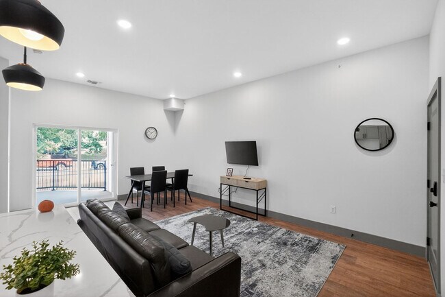 Foto del edificio - 2450 Wickersham Ln