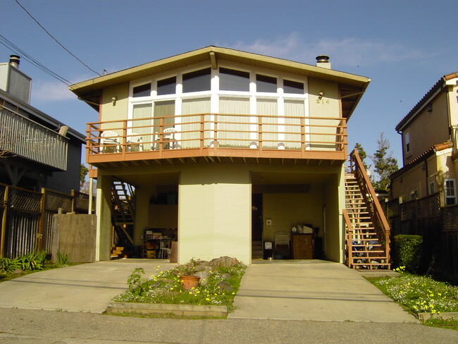 Upstairs Unit w Covered Carport - 314 Hillcrest Dr