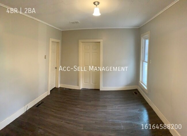 Building Photo - 705 W Grove St