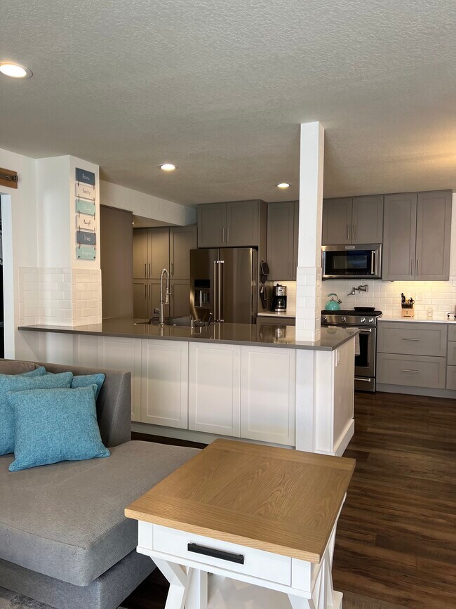 Building Photo - 2274 Martinique Ln