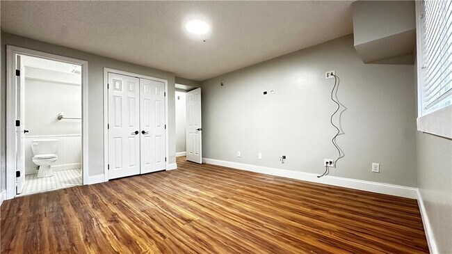 Building Photo - 31 Devereux Ave