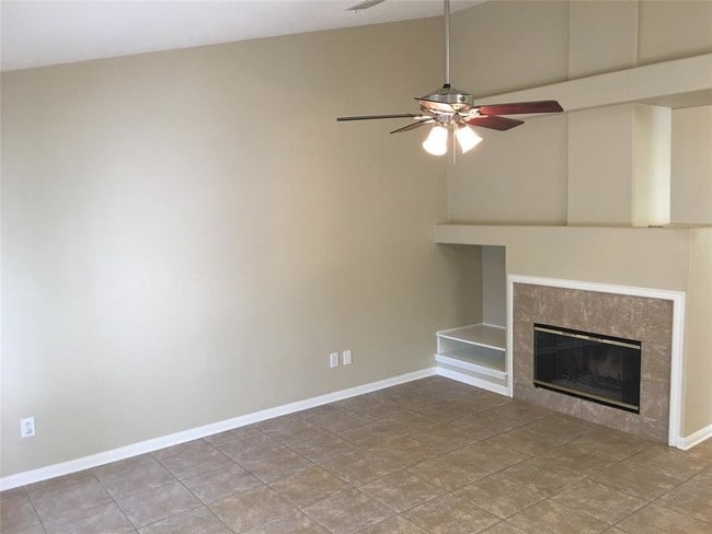 Building Photo - 14 Tranquil Glade Pl