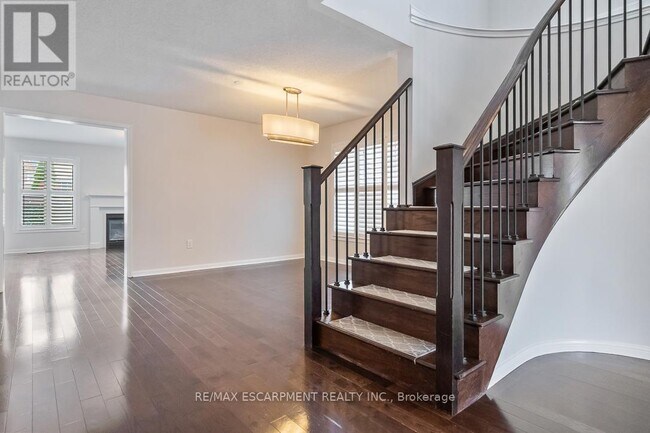 Building Photo - 255 Monaghan Cres