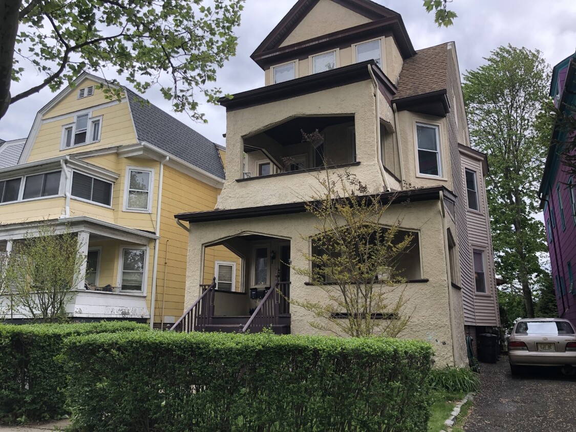 Primary Photo - 193 Hillside Ave