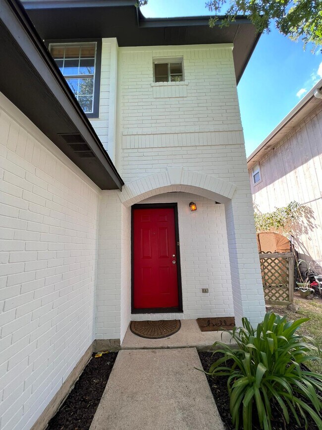 Foto del edificio - 9708 Sugar Hill Dr