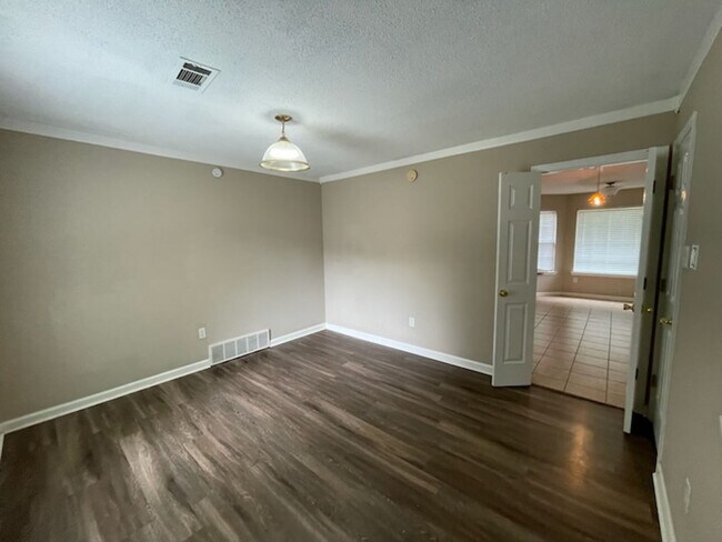 Building Photo - Fox Creek Subdivision