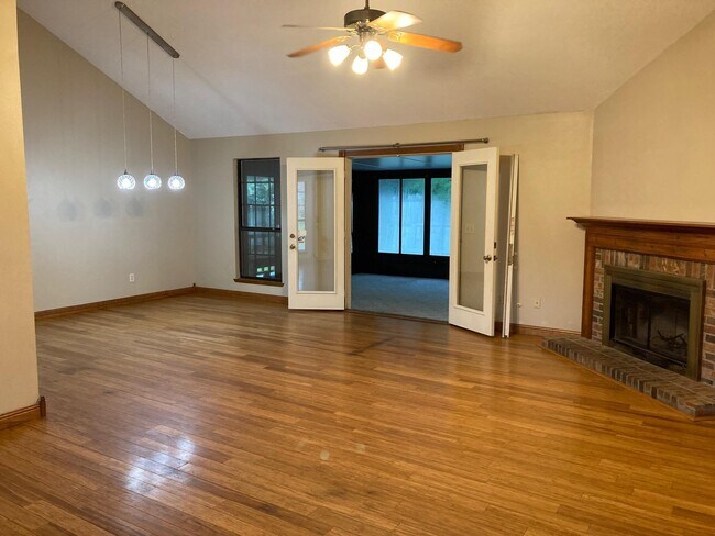 Building Photo - 1086 Boulevard De La Parisienne