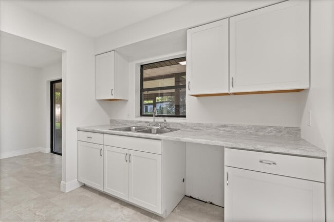 Foto del edificio - 4823 Pine Needle Dr