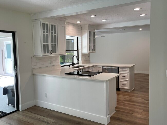 Foto del edificio - 5814 Tidewater Dr