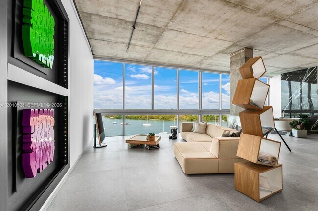 Foto del edificio - 7934 West Dr