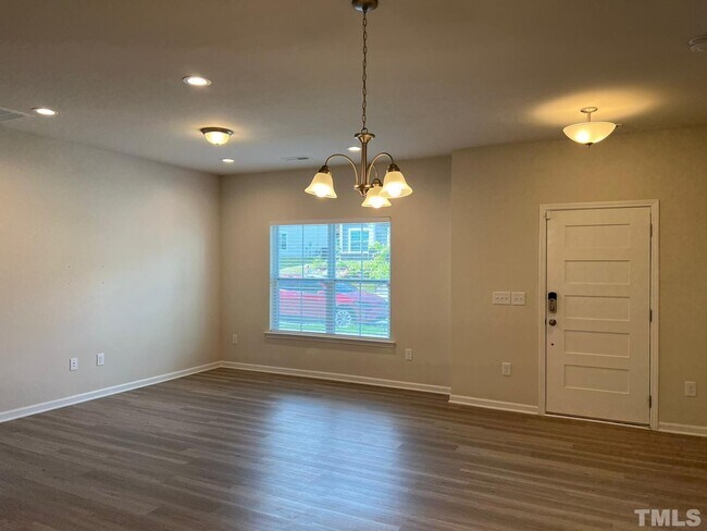 Foto del edificio - 913 Robbie Jackson Ln