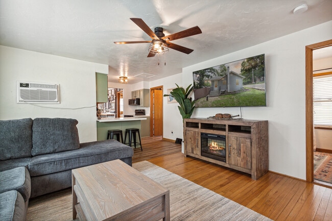 Building Photo - 240 Koshkonong Dr