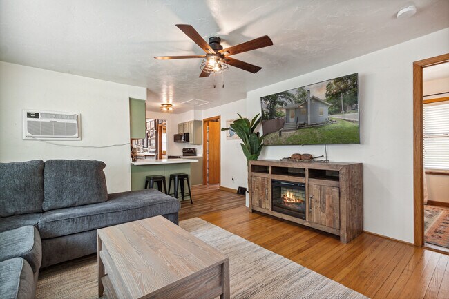 Foto del edificio - 240 Koshkonong Dr