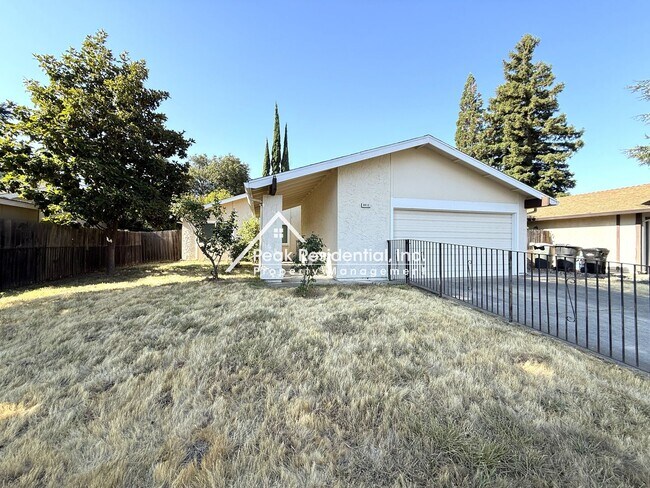 Building Photo - Orangevale 3bd/2ba House with 2 Car Garage