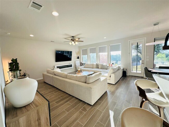 Building Photo - 2644 Longhorn Ranch Ct
