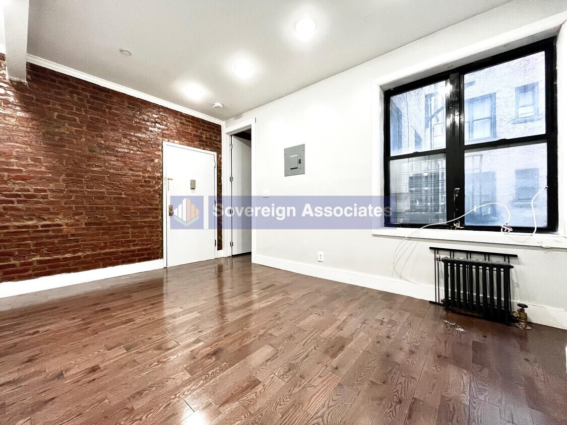 Primary Photo - 10 Vermilyea Avenue