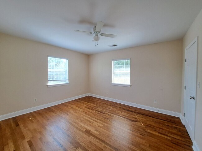 Building Photo - 716 S. Lopez