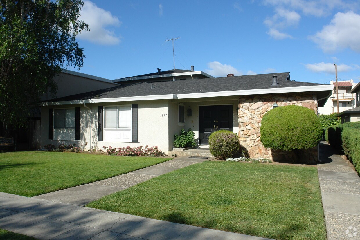 Primary Photo - 1347 Castlemont Ave