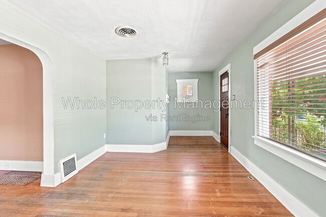 Building Photo - 3044 W Clyde Pl