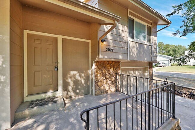 Foto del edificio - 2025-2027 N. Rosewood Ct.