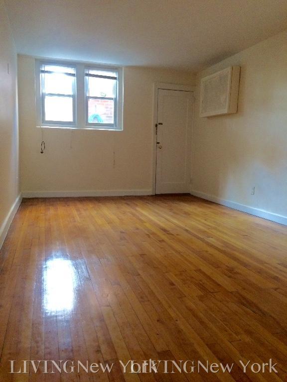 Primary Photo - 2435 E 19th St