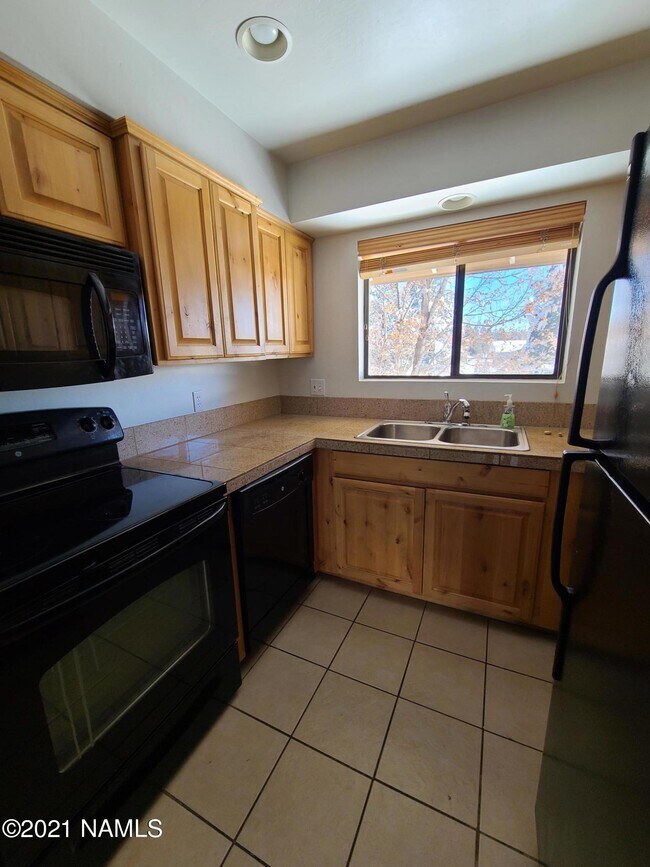 Building Photo - 3200 S Litzler Dr