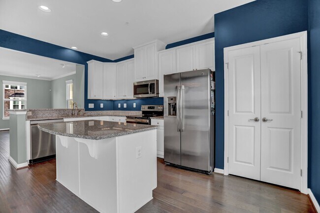 Foto del edificio - Stunning Townhome with Water Views!