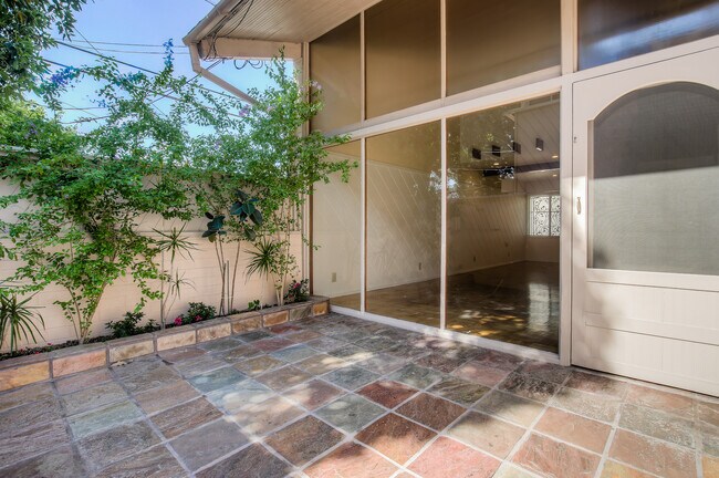 Foto del edificio - 273 S Church Ln