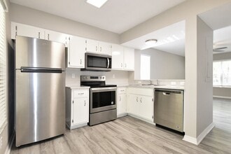 Building Photo - 610 SW 11th Ln