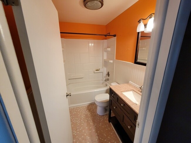 Building Photo - Spacious 3 bed 3 bath in Community Heights