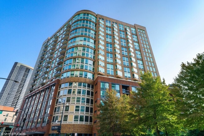 Building Photo - 600 N Kingsbury St