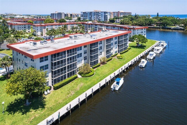 Foto del edificio - 3050 NE 48th Ct