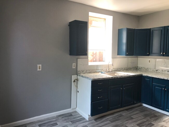 Building Photo - 3038 6th Ave