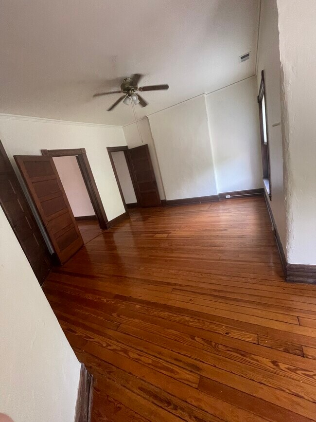 Foto del edificio - 705 Rubel Ave