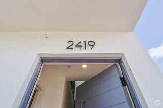 Building Photo - 2419 Carmona Ave