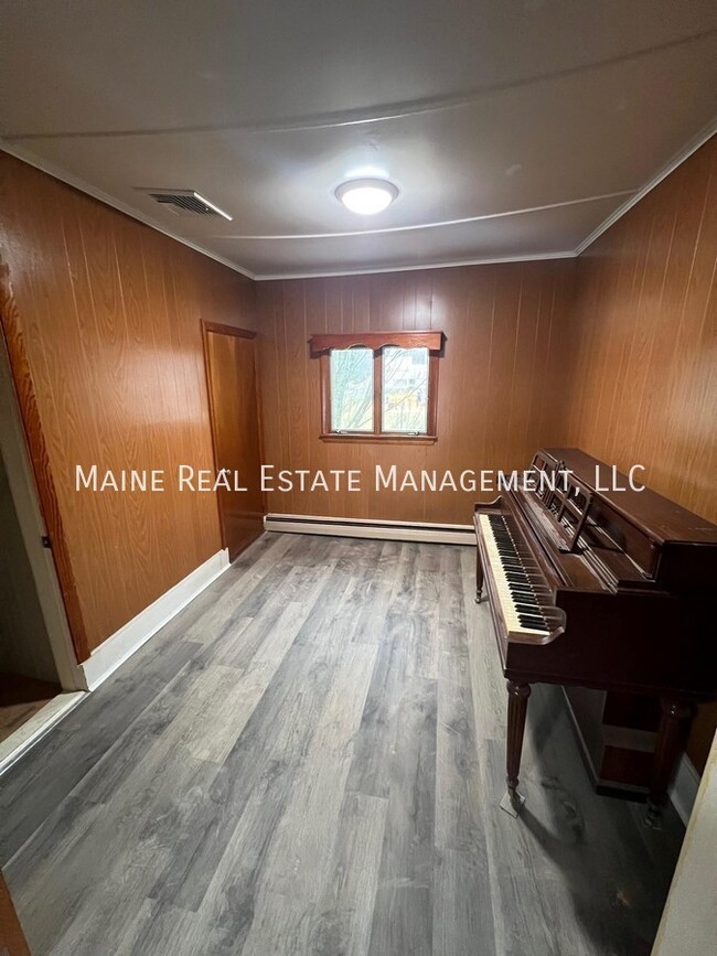 5 Grove St Unit 2, Waterville, ME 04901 - Room For Rent In Waterville ...